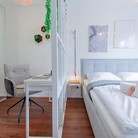 Design Studio Nahe Messe Und Hbf Mit Wlan Und Netflix Apartamento Düsseldorf